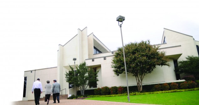 Shaare Tefilla is a Modern Orthodox shul in Dallas with 200 families, most of whom have school-aged children. Photo: Bud Force