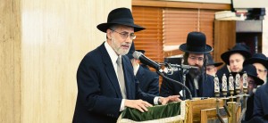 Rabbi Menachem Genack, CEO, OU Kosher, eulogizing Rabbi Belsky.