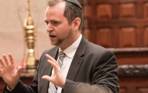 Maury Litwack addresses parents and school representatives in the Senate Chamber in Albany on a community mission in support of day school and yeshivah affordability. Photo: Semeraro Photography 